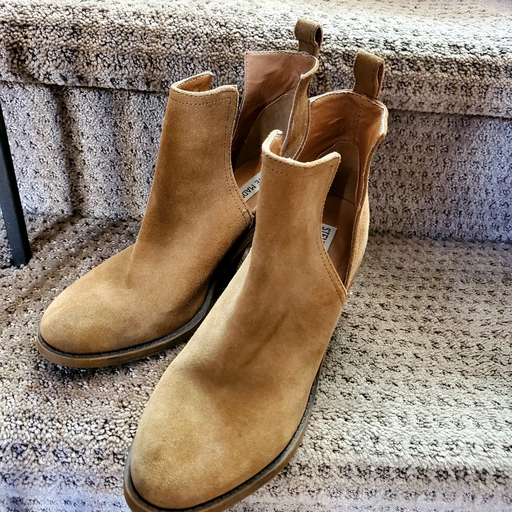 Steve Madden taupe swede bootie